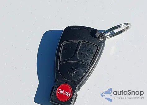 2004 Mercedes-Benz E 320 z USA, uszkodzony, nr VIN WDBUF65J64A521212